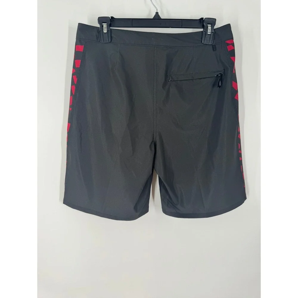 Vans MTE Daily Sideline Mens Boardshorts Black Red 19 Outseam Size 30 Relaxed